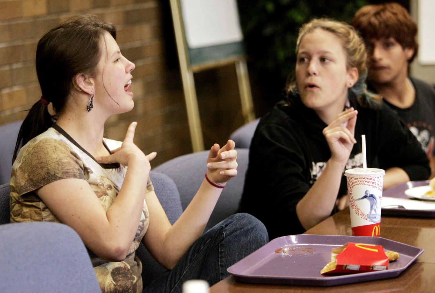 Bilingual People Recall Ridiculous Moments They Caught Someone Being Rude In A Different Language