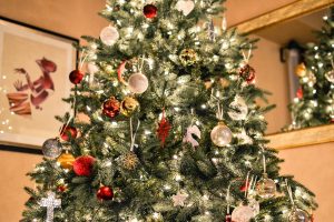 christmas-tree-1081981-300x200.jpg