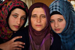She-photographed-women-in-60-countries-to-change-the-way-we-see-beauty-59c8d34c8a0bd__880-300x200.jpg