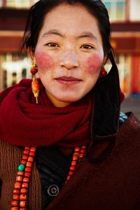 woman-beauty-atlas-mihaela-noroc-197__880-200x300.jpg