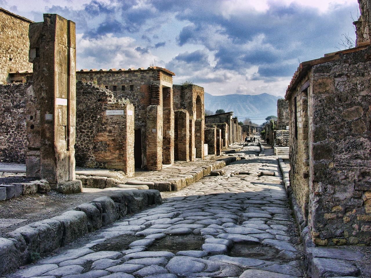 pompeii-2375135_1280.jpg