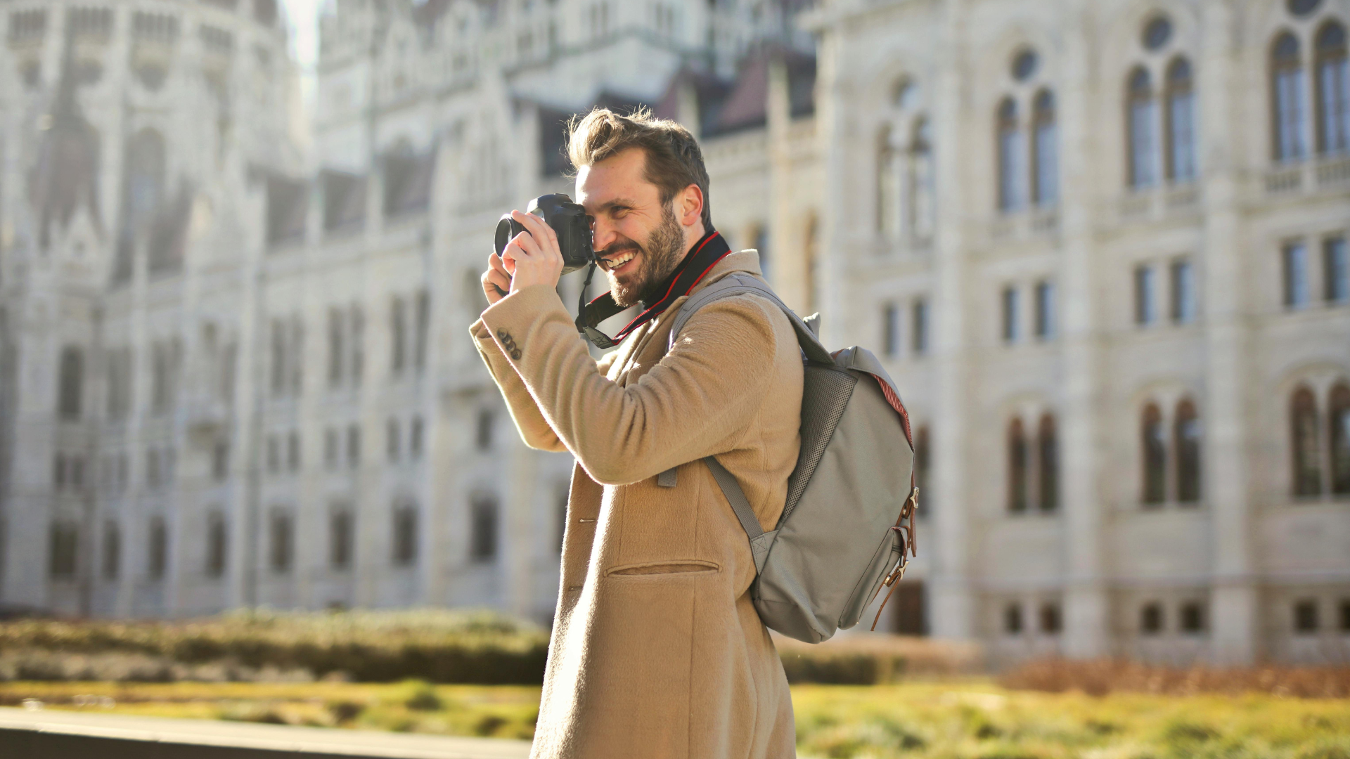 American-Tourist-Thumb-Rss