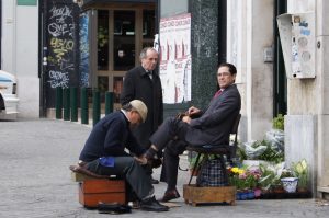 Common Travel Scams Everyone Should Know About Before Their Next Trip (And How To Avoid Them)
