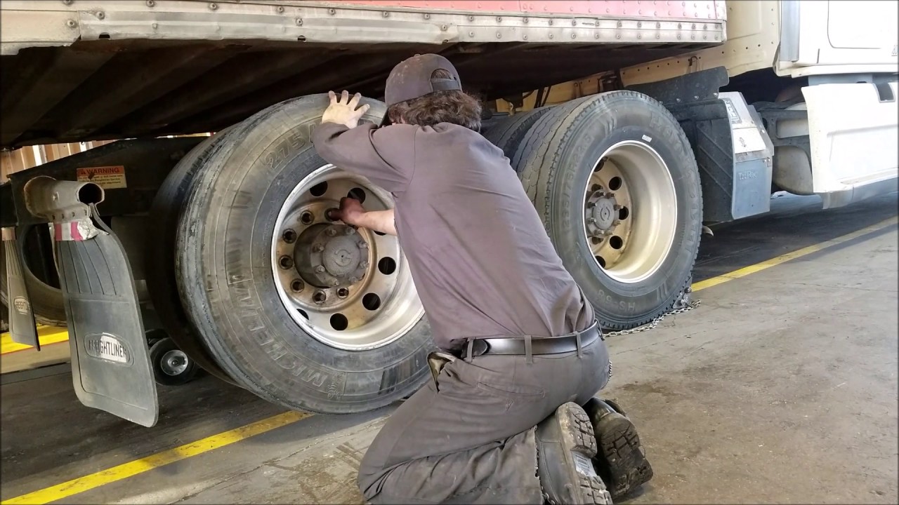 Truckers Share The Most Bizarre Thing They Ever Experienced On The Road