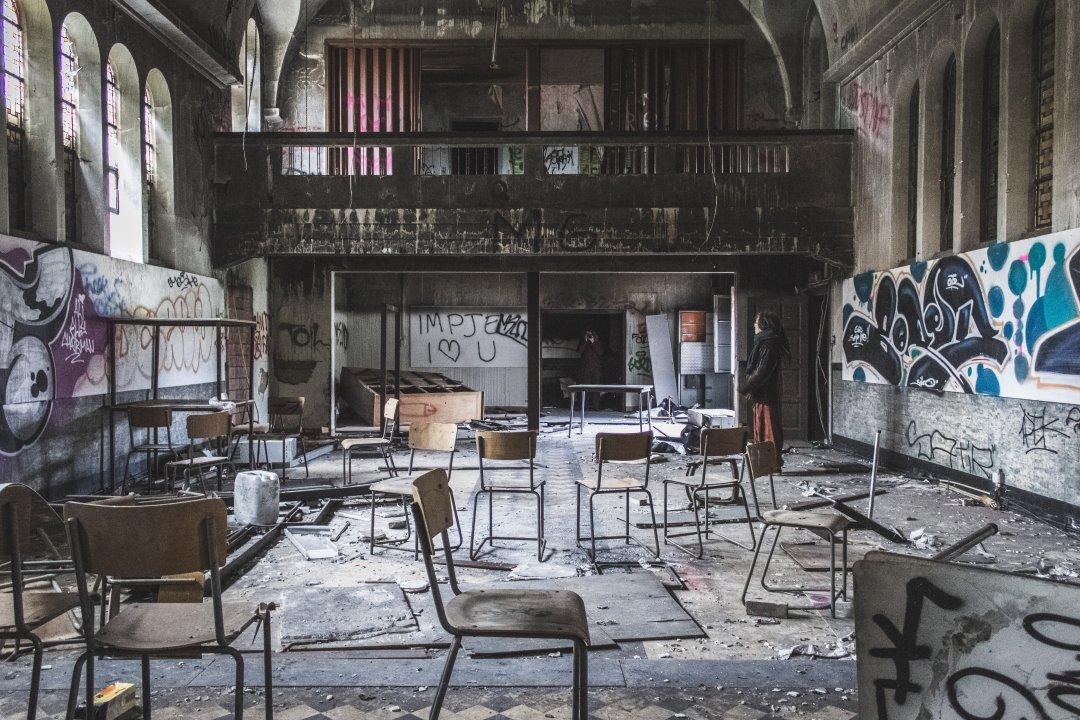 Travel Enthusiasts Share The Worst Cities They Have Ever Been To