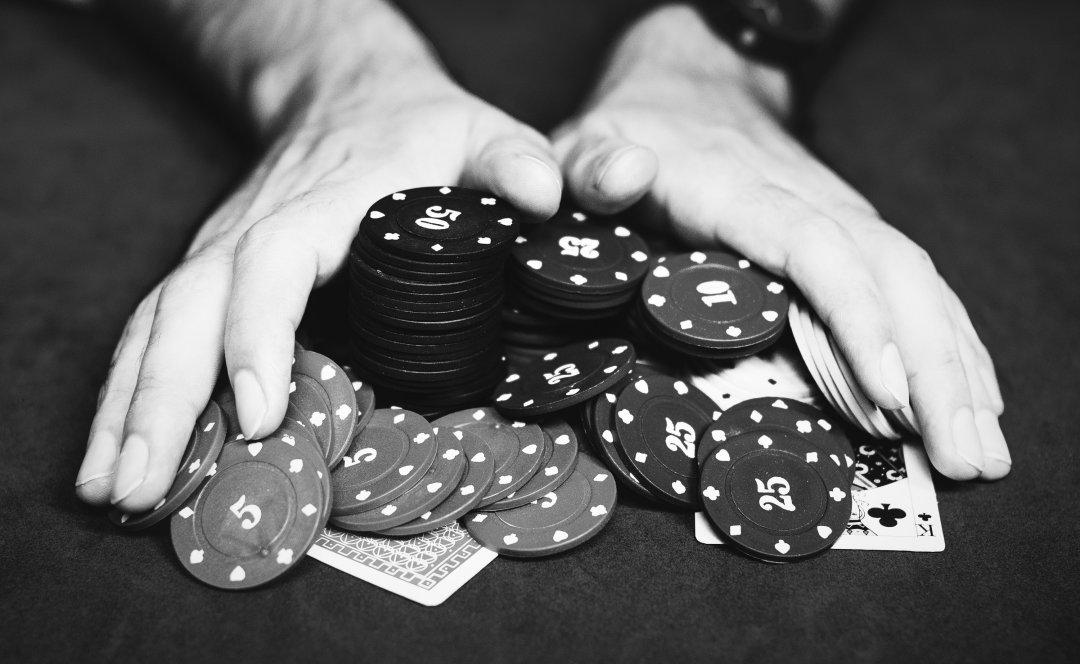 The House Always Wins: Casino Employees Share The Worst Losers They Have Ever Seen