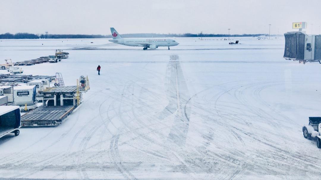 Pilots and Flight Attendants Share Their Most Loved (And Hated) Airports