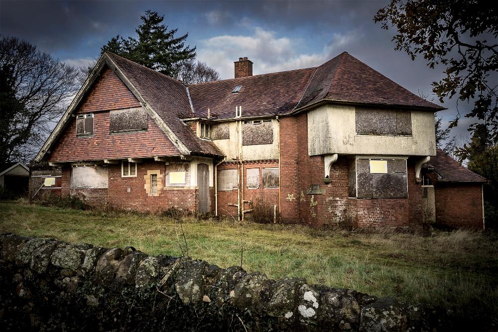 Abandoned Building Explorers From Around The World Share What They Found