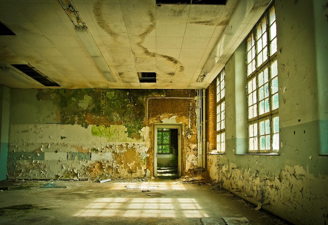 Abandoned Building Explorers From Around The World Share What They Found