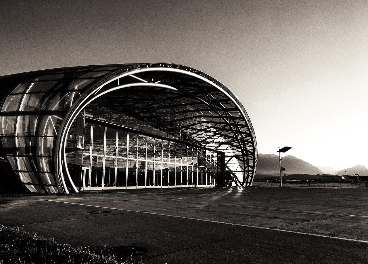 Abandoned Building Explorers From Around The World Share What They Found