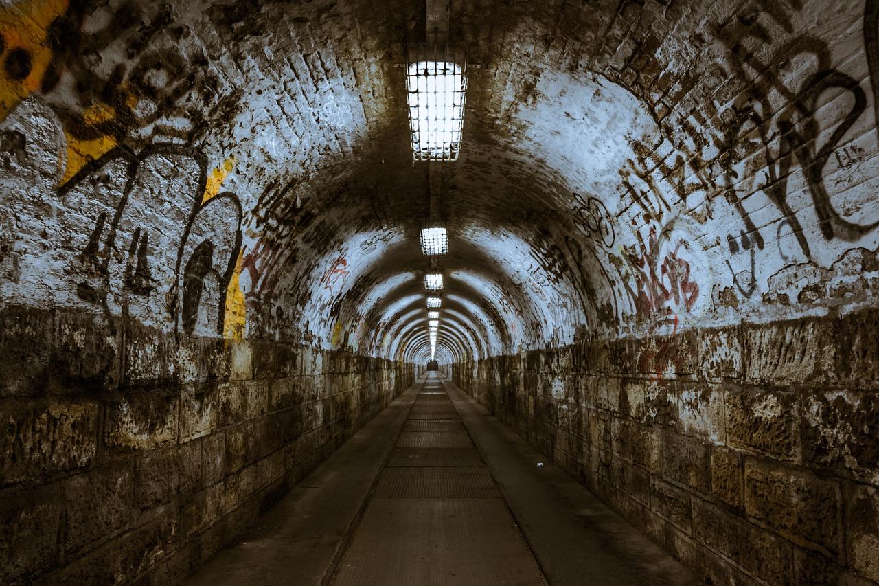 Abandoned Building Explorers From Around The World Share What They Found