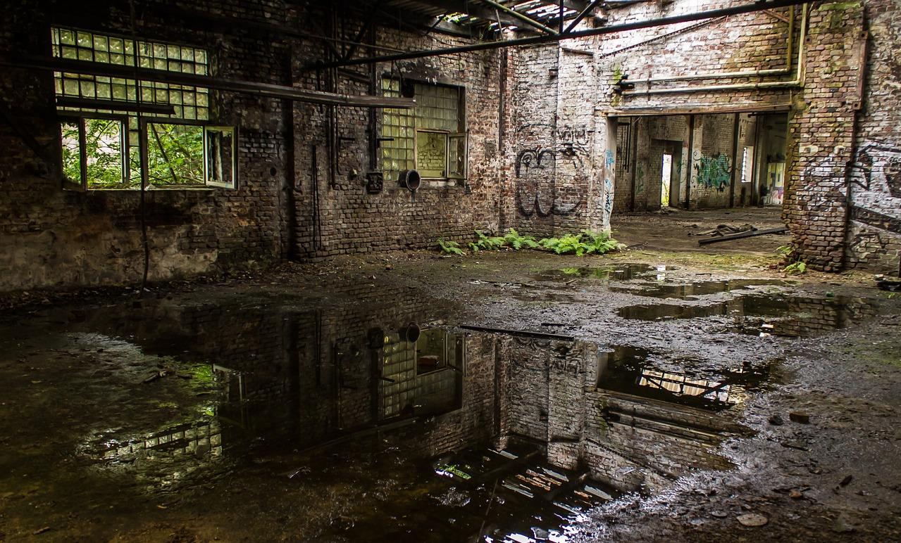Abandoned Building Explorers From Around The World Share What They Found