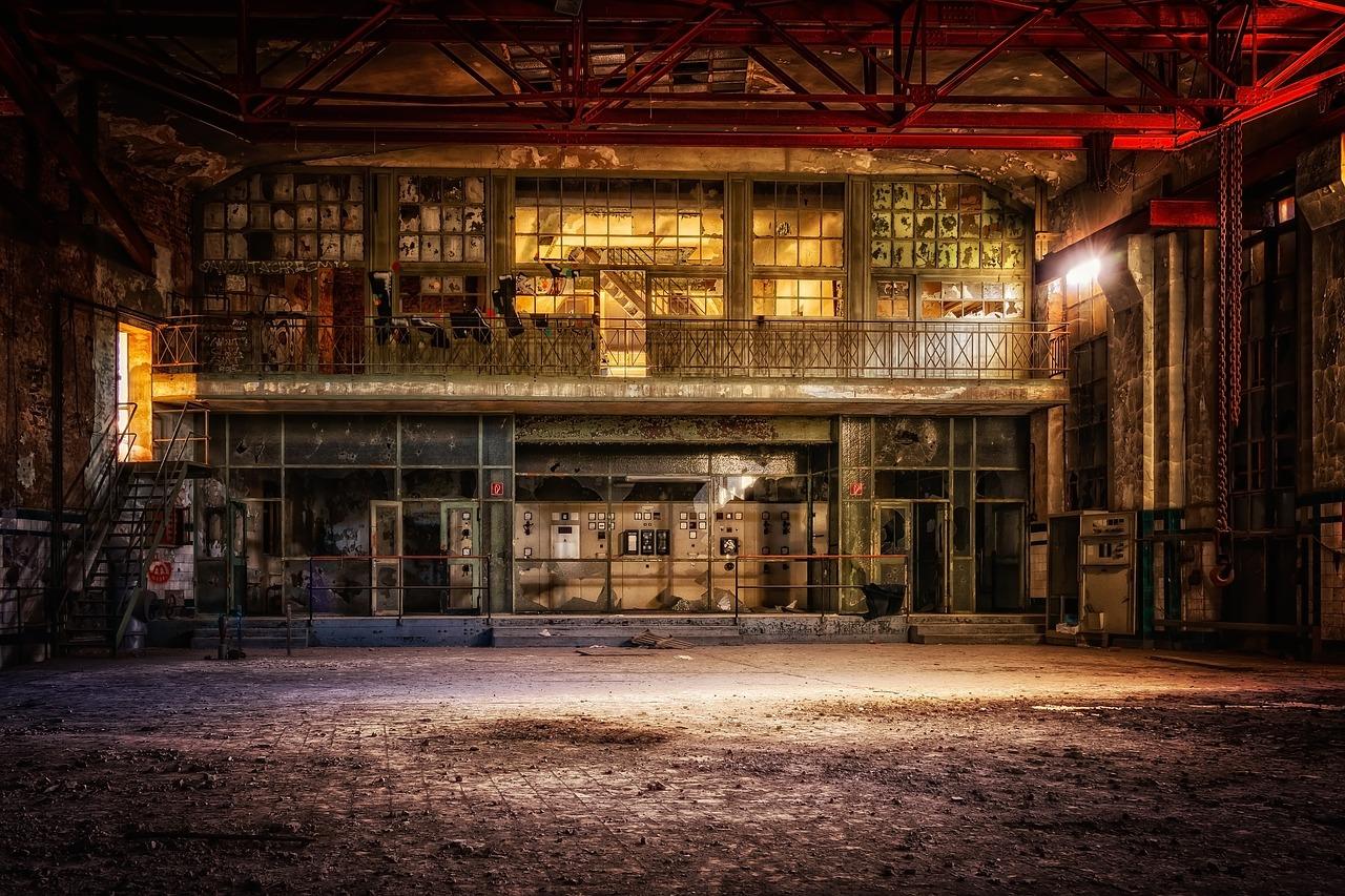 Abandoned Building Explorers From Around The World Share What They Found