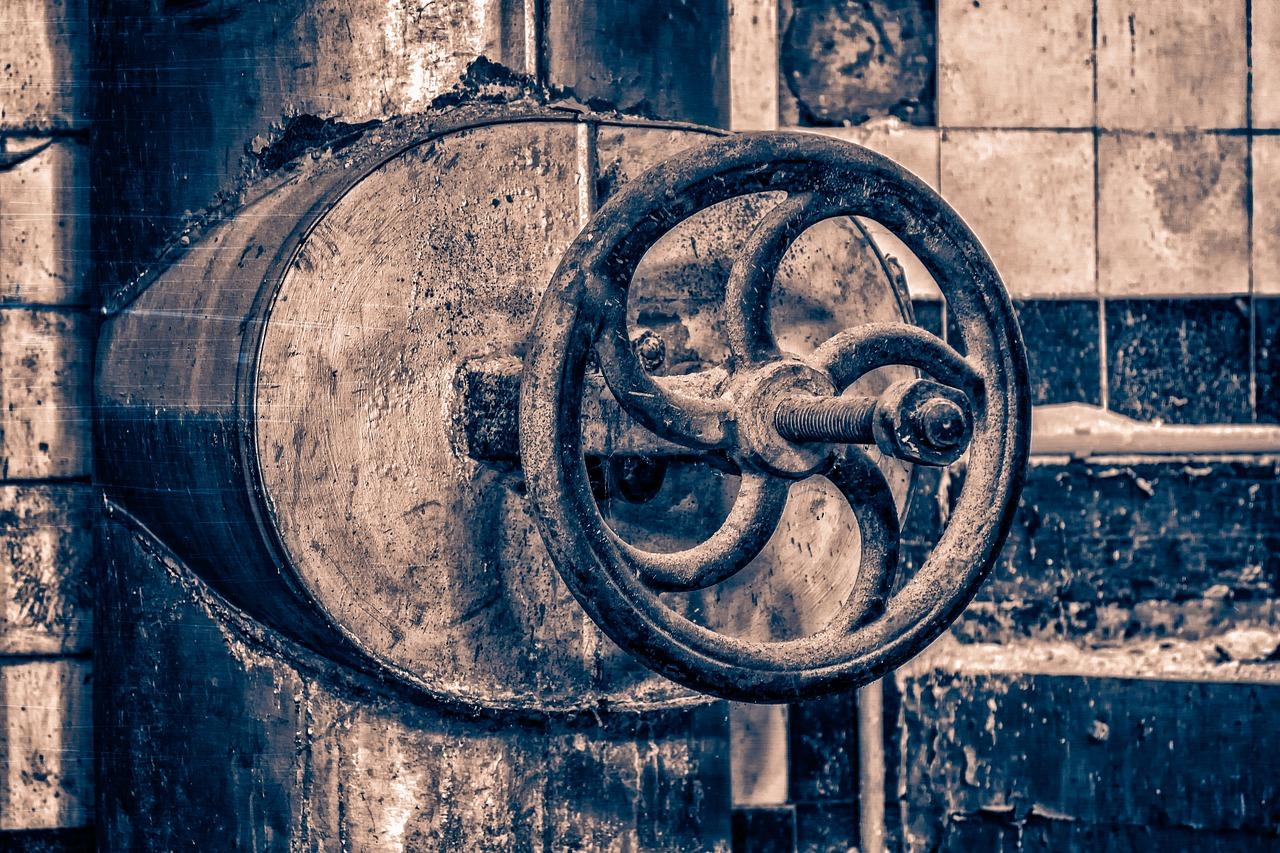 Abandoned Building Explorers From Around The World Share What They Found