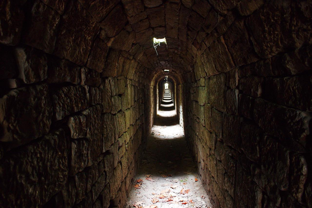 People From Around The World Share Stories Of Discovering Hidden Passages