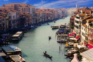 Crazy Stupid: Tourists Go Skinny Dipping In Venice Canals