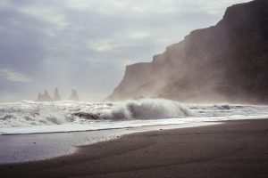 People From Around The World Reveal Their Weirdest Experiences In Isolated Places