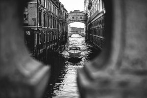 Crazy Stupid: Tourists Go Skinny Dipping In Venice Canals