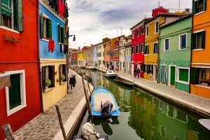 Crazy Stupid: Tourists Go Skinny Dipping In Venice Canals