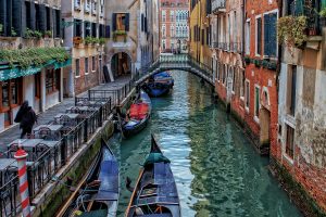 Crazy Stupid: Tourists Go Skinny Dipping In Venice Canals