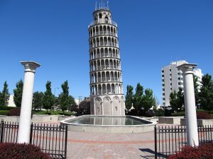 The Weirdest Tourist Attractions In The US, Ranked