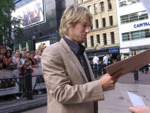 Travelers Who Encountered Celebrities On The Road Share Their Stories