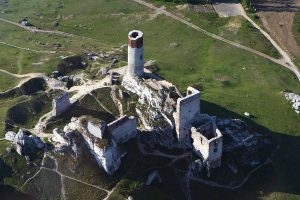 40 Abandoned Castles From Around The World