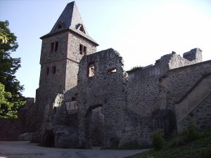 40 Abandoned Castles From Around The World