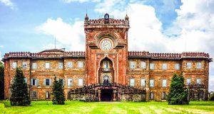 40 Abandoned Castles From Around The World