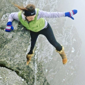 50 Extreme Vacation Selfies That Make Us Very Nervous