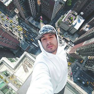 50 Extreme Vacation Selfies That Make Us Very Nervous