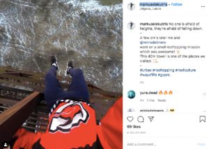 50 Extreme Vacation Selfies That Make Us Very Nervous