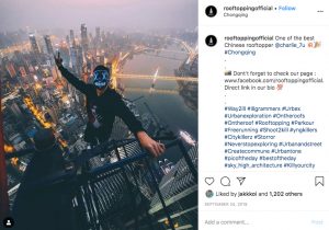 50 Extreme Vacation Selfies That Make Us Very Nervous