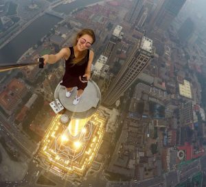 50 Extreme Vacation Selfies That Make Us Very Nervous